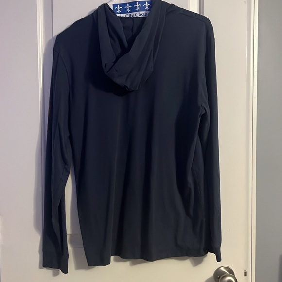 Men’s medium vineyard vines long sleeve Tshirt with hood - Picture 2 of 4